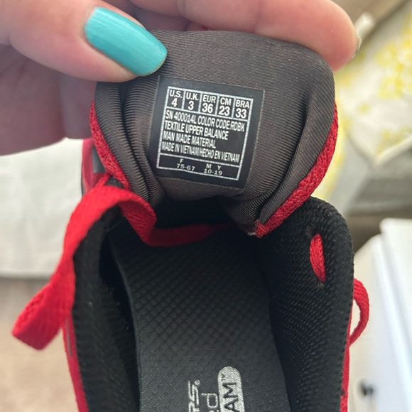 Sketchers Air cooled memory foam sneakers - Picture 3 of 4